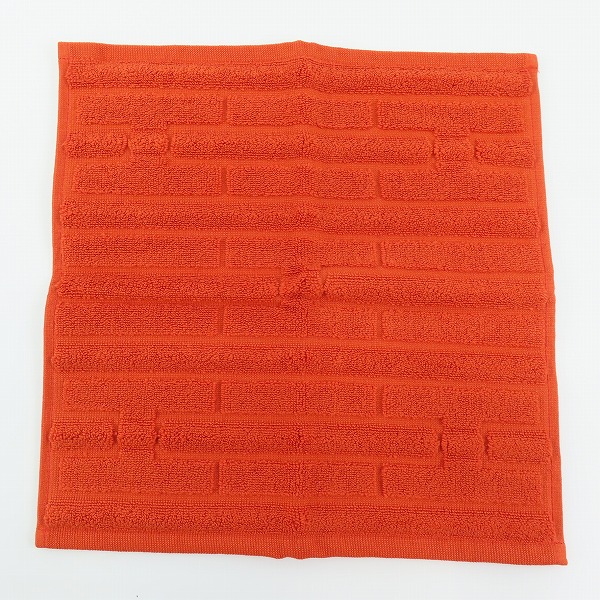 実際に弊社で買取させて頂いた【未使用】 HERMES/エルメス ラビリンス カレ ハンドタオル ハンカチ オレンジ系の画像 1枚目