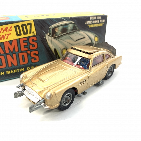 実際に弊社で買取させて頂いたCORGI TOYS/コーギートイズ 1/43 007 ゴールドフィンガー ASTON MARTIN D.B.5 ＃261/アストンマーティン ゴールド ミニカー