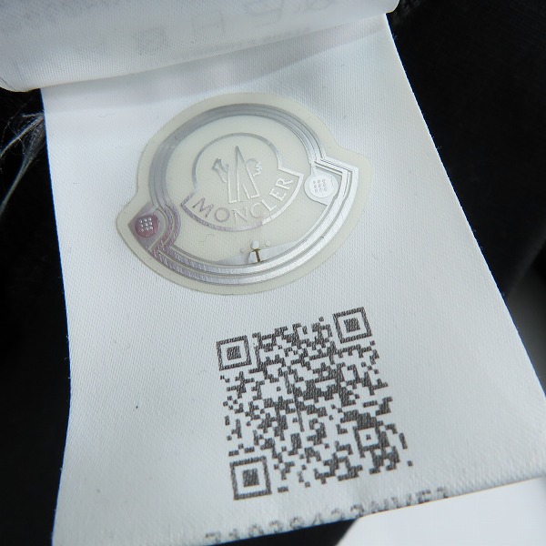 実際に弊社で買取させて頂いたMONCLER/モンクレール MAGLIA CON CAPPUCCIO ラインストーンパーカー G20928G00013/2 の画像 5枚目