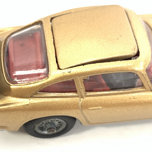 実際に弊社で買取させて頂いたCORGI TOYS/コーギートイズ 1/43 007 ゴールドフィンガー ASTON MARTIN D.B.5 ＃261/アストンマーティン ゴールド ミニカーの画像 7枚目