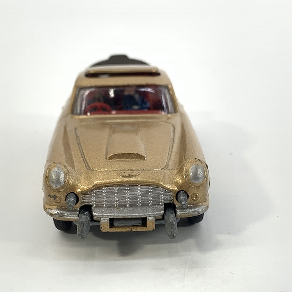 実際に弊社で買取させて頂いたCORGI TOYS/コーギートイズ 1/43 007 ゴールドフィンガー ASTON MARTIN D.B.5 ＃261/アストンマーティン ゴールド ミニカーの画像 1枚目