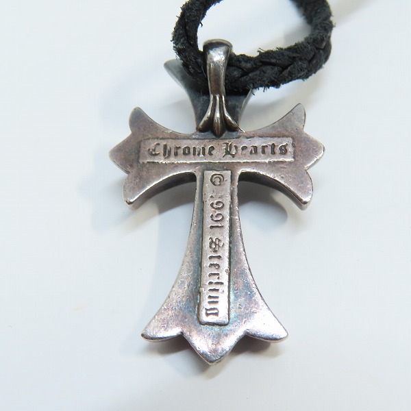 実際に弊社で買取させて頂いたCHROME HEARTS/クロムハーツ スモールCHクロスペンダントw/レザーブレードの画像 2枚目
