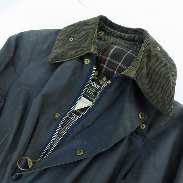 実際に弊社で買取させて頂いたBarbour/バブアー ヴィンテージ BURGHLEY/バーグレー オイルド ロングコート/36の画像 2枚目