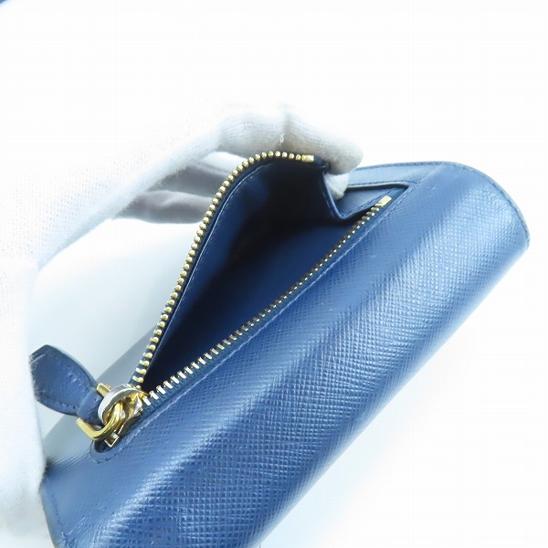 実際に弊社で買取させて頂いたPRADA/プラダ サフィアーノ チェーン付き ミニウォレット 財布 1MC015の画像 4枚目