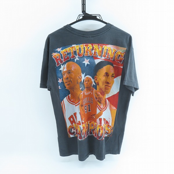 実際に弊社で買取させて頂いたBOOTLEG TEES BULLS RETURNING CHAMPIONS TEE 半袖Tシャツ/Lの画像 1枚目