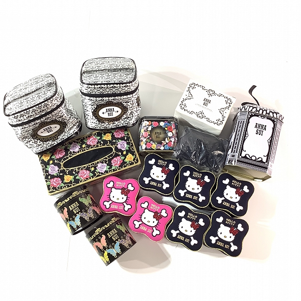 実際に弊社で買取させて頂いた【おまとめ】ANNA SUI/アナスイ アクセサリーボックス/ポーチ/ティッシュケース/ハローキティコラボタオル付ボックス等