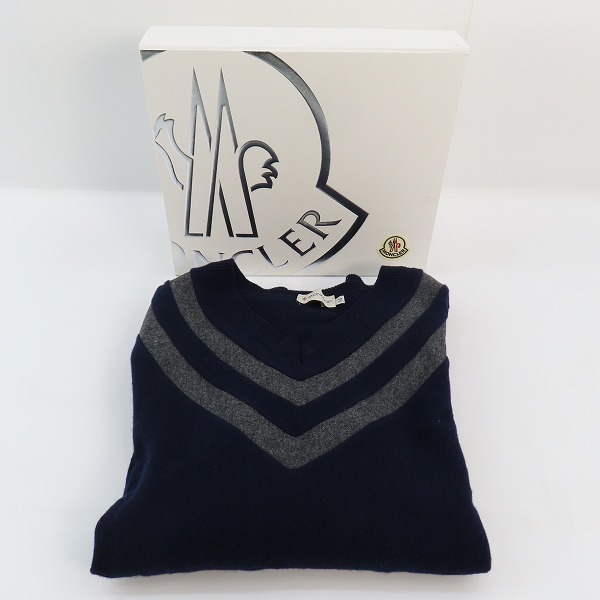 実際に弊社で買取させて頂いた【JPタグ】MONCLER/モンクレール MAGLIONE TRICOT SCOLLO AV ロゴワッペン Vネックセーター A20919144500 97890/Mの画像 8枚目