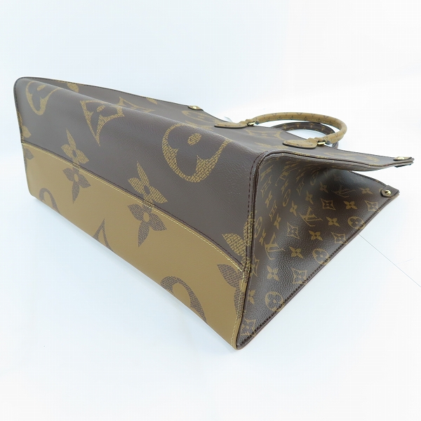 実際に弊社で買取させて頂いたLOUIS VUITTON/ルイヴィトン オンザゴー GM モノグラム ジャイアント 2WAYトートバッグ M44576の画像 2枚目