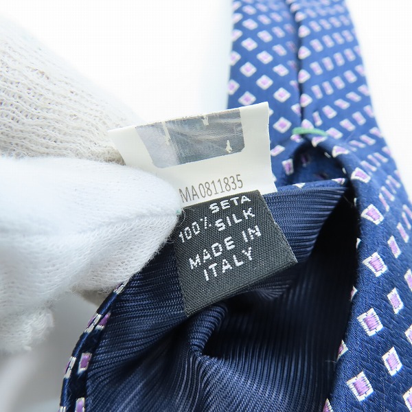 実際に弊社で買取させて頂いたLUIGI BORRELLI/ルイジ ボレッリ 総柄 ネイビー シルク ネクタイの画像 4枚目