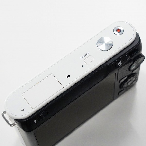 実際に弊社で買取させて頂いたNikon/ニコン 1 J1 ミラーレス一眼 デジタルカメラ ボディ 簡易動作確認済みの画像 3枚目