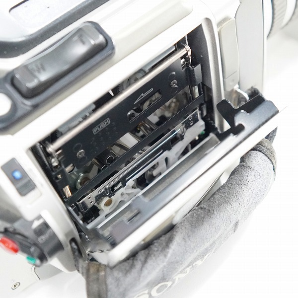実際に弊社で買取させて頂いたSONY/ソニー Digital Handycam DCR-VX2000 デジタルビデオカメラレコーダー 動作未確認の画像 8枚目