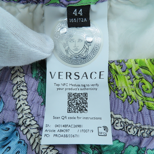 実際に弊社で買取させて頂いたVERSACE/ヴェルサーチ バロック/ヒョウ 総柄 シルク ハーフパンツ/ショーツ A84097/44の画像 3枚目