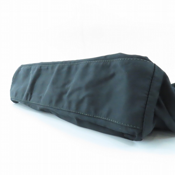 実際に弊社で買取させて頂いたPRADA/プラダ ロゴプレート ナイロン ハンドバッグ ブラックの画像 6枚目