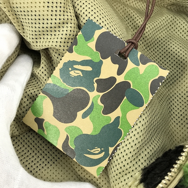 実際に弊社で買取させて頂いた【未使用】A BATHING APE/アベイジングエイプ ABC Camo zip-up Hoodie ボアジャケット 001ZPK801307M/Sの画像 5枚目
