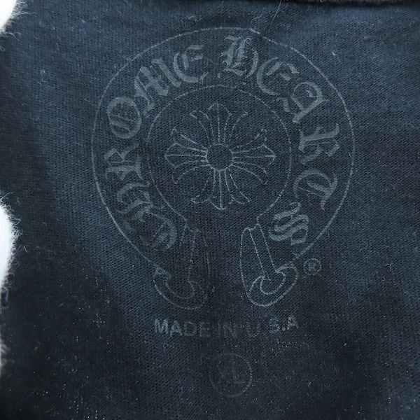 実際に弊社で買取させて頂いたCHROME HEARTS/クロムハーツ ダガープリント 半袖Tシャツ ブラック×レッド/XLの画像 2枚目