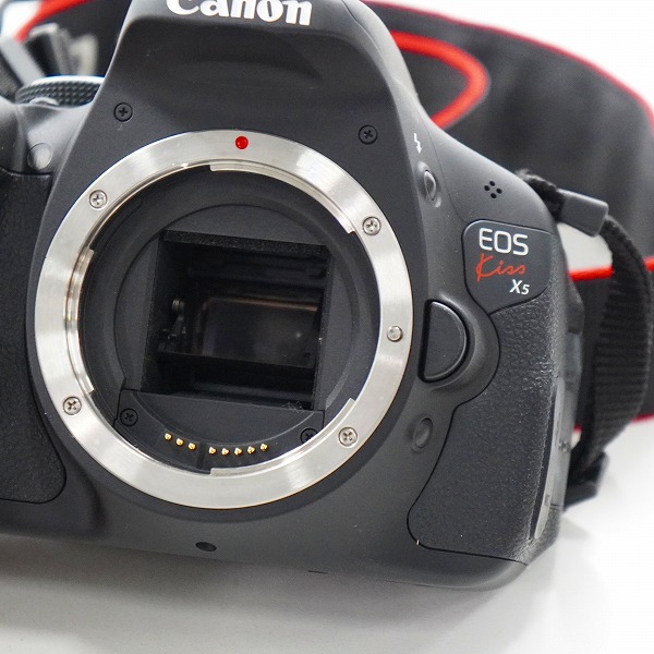 実際に弊社で買取させて頂いたCanon/キャノン DS126311 EOS kiss X5 デジタル一眼レフカメラ ボディ 動作未確認の画像 1枚目