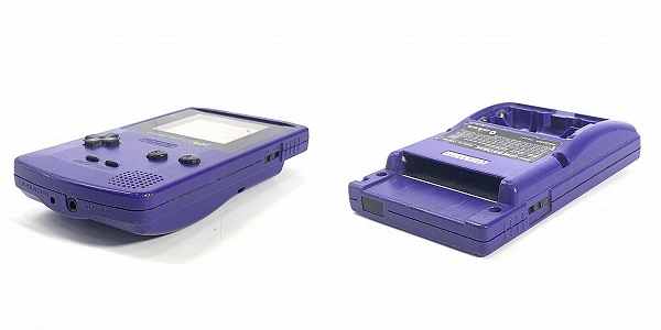 実際に弊社で買取させて頂いた任天堂/Nintendo/ニンテンドー GAME BOY COLOR/ゲームボーイカラー 本体 CGB-001 パープル/ポケットボンバーマン ソフト付きの画像 5枚目