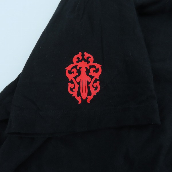 実際に弊社で買取させて頂いたCHROME HEARTS/クロムハーツ ダガープリント 半袖Tシャツ ブラック×レッド/XLの画像 3枚目