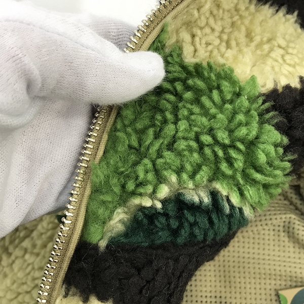 実際に弊社で買取させて頂いた【未使用】A BATHING APE/アベイジングエイプ ABC Camo zip-up Hoodie ボアジャケット 001ZPK801307M/Sの画像 7枚目