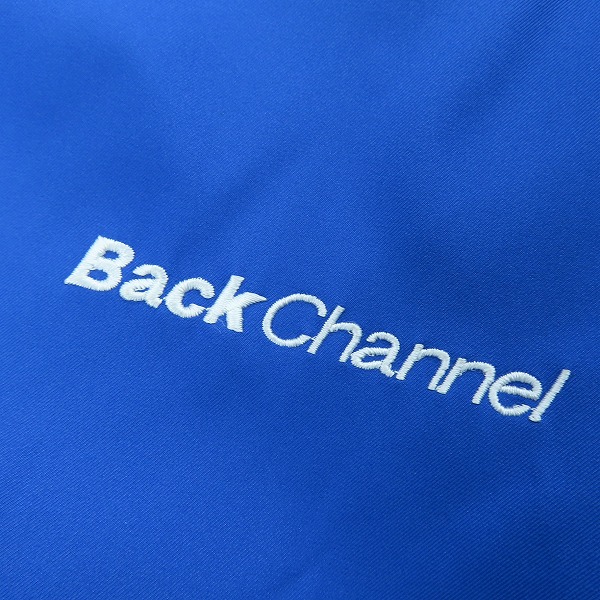 実際に弊社で買取させて頂いたBackChannel/バックチャンネル バックロゴ フーデッド 中綿 ジャケット Lの画像 4枚目