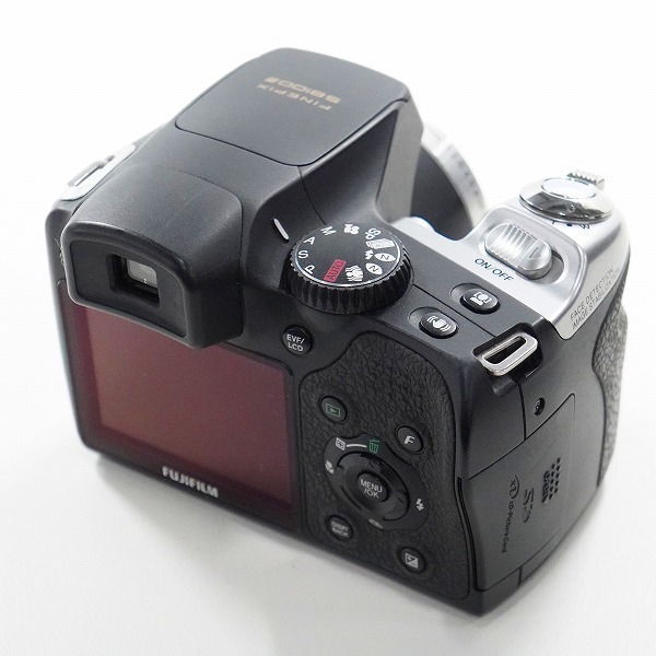 実際に弊社で買取させて頂いたFUJIFILM/富士フイルム FINEPIX S8100fd コンパクトデジタルカメラ 単3電池駆動 簡易動作確認済みの画像 2枚目