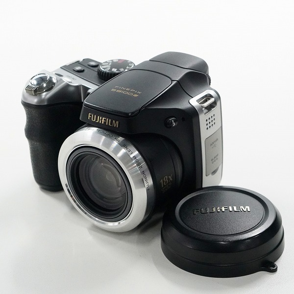 実際に弊社で買取させて頂いたFUJIFILM/富士フイルム FINEPIX S8100fd コンパクトデジタルカメラ 単3電池駆動 簡易動作確認済み