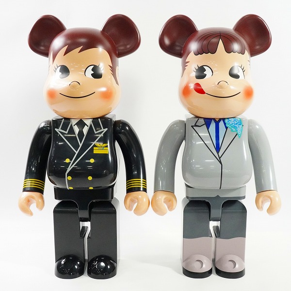 実際に弊社で買取させて頂いた★(1)【未使用】MEDICOM TOY/メディコムトイ BE@RBRICK/ベアブリック ANA CA10代目 ペコちゃん & CAPTAIN ポコちゃん 1000%の画像 1枚目