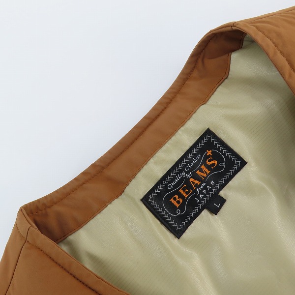 実際に弊社で買取させて頂いたBEAMS PLUS×KOMATSU/ビームスプラス×コマツ プリマロフト パデットベスト 11-06-0840-139 20F-BP009/Lの画像 7枚目