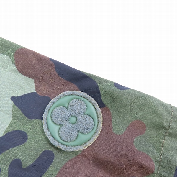 実際に弊社で買取させて頂いた【JPタグ】LOUIS VUITTON/ルイヴィトン カモフラ柄 ウィンドブレーカー フーディジャケット RM202M XCO HJB08W/52の画像 8枚目