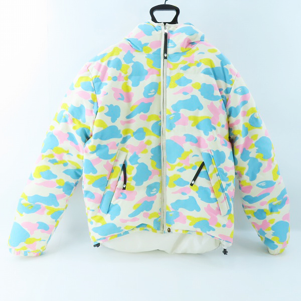 実際に弊社で買取させて頂いたA BATHING APE/アベイシングエイプ サルカモ/カモフラ/迷彩 リバーシブル ダウンジャケット ホワイト/L