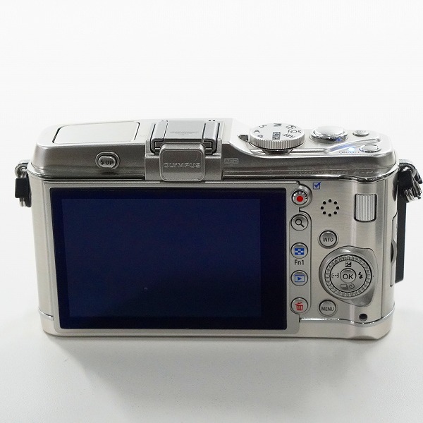 実際に弊社で買取させて頂いた【ジャンク】OLYMPUS/オリンパス PEN E-P3 デジタル ミラーレス一眼 カメラ ボディの画像 4枚目