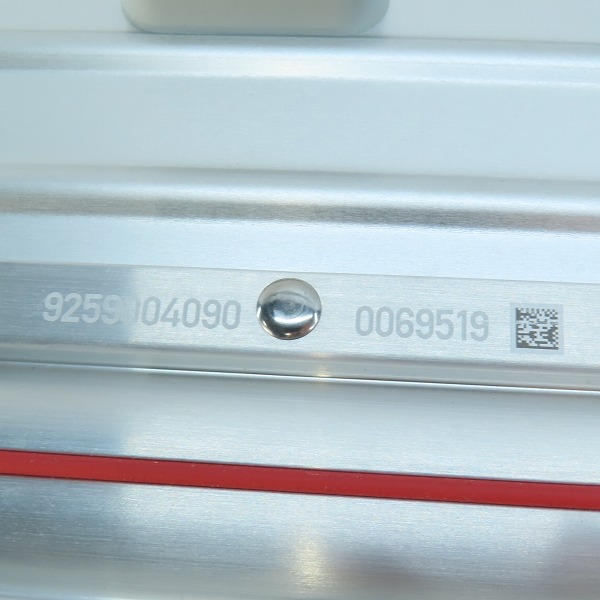 実際に弊社で買取させて頂いたRIMOWA/リモワ キャビンツイスト キャリーバッグ/スーツケース シルバー 925.90.04/35Lの画像 6枚目