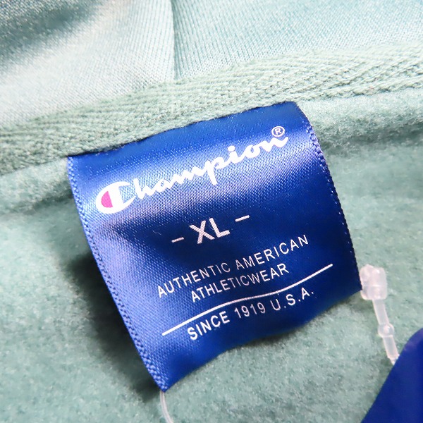 実際に弊社で買取させて頂いた【未使用】Champion/チャンピオン ロゴ刺繍 プルオーバー パーカー C8-AS101/XLの画像 2枚目
