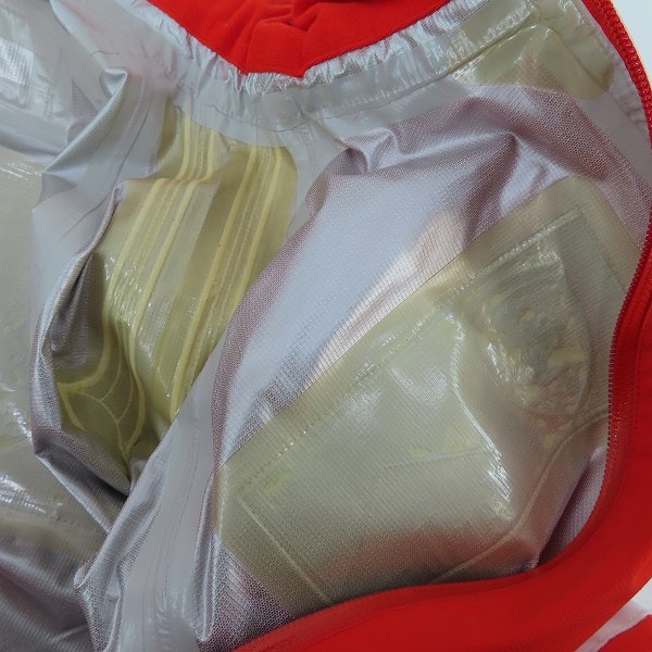 実際に弊社で買取させて頂いたPUMA×FERRARI/プーマ×フェラーリ Marlboro ボーダフォン AMD 袖 パッチ付き ジャケット/Lの画像 5枚目