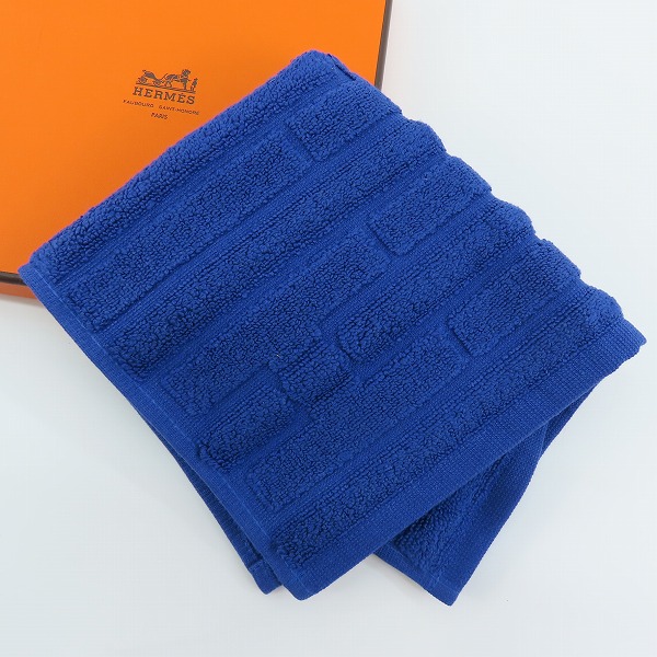 実際に弊社で買取させて頂いた【未使用】 HERMES/エルメス ラビリンス カレ ハンドタオル ハンカチ/ブルー