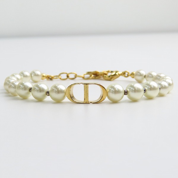 実際に弊社で買取させて頂いたChristian Dior/クリスチャン ディオール フェイクパール ロゴ ブレスレットの画像 1枚目