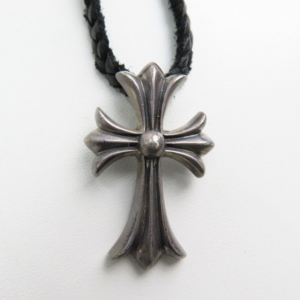 実際に弊社で買取させて頂いたCHROME HEARTS/クロムハーツ スモールCHクロスペンダント w/レザーブレード バレルボロチップの画像 1枚目