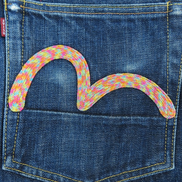 実際に弊社で買取させて頂いた EVISU/エヴィス カモメ刺繍 虹色 デニムパンツの画像 4枚目