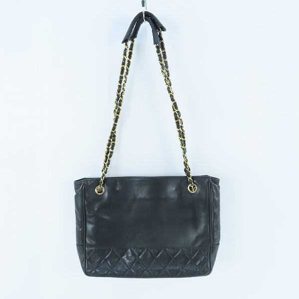 実際に弊社で買取させて頂いたCHANEL/シャネル ラムスキン チェーンショルダー 革チャームの画像 1枚目