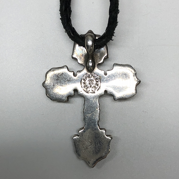 実際に弊社で買取させて頂いたCHROME HEARTS/クロムハーツ フィリグリークロス ペンダント XS ｗ/レザーブレード の画像 2枚目