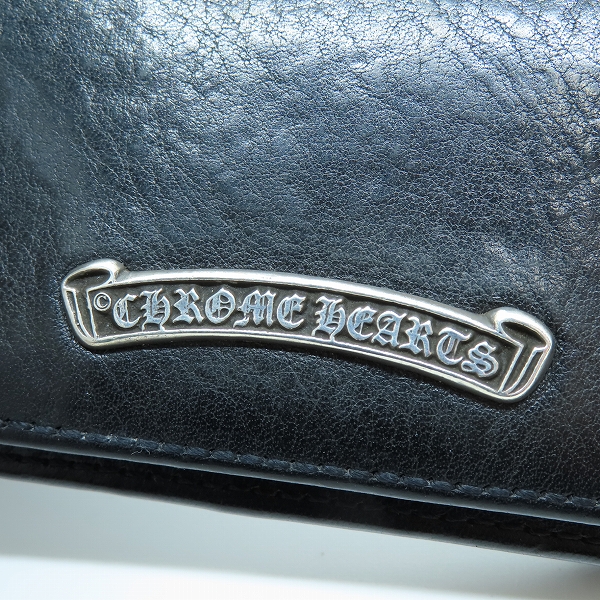 実際に弊社で買取させて頂いたCHROME HEARTS/クロムハーツ スクロールラベル 3ポケットレザー カードケース/名刺入れの画像 5枚目
