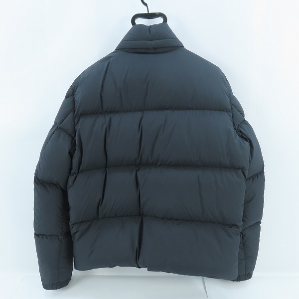 実際に弊社で買取させて頂いた【JPタグ】Moncler/モンクレール BESBRE GIUBBOTTO JACKET ダウンジャケット I20911A00092 549SK /4の画像 1枚目