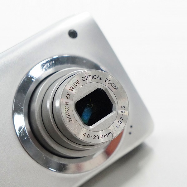 実際に弊社で買取させて頂いたNikon/ニコン COOLPIX A100 コンパクトデジタルカメラ シルバー 動作確認済みの画像 1枚目