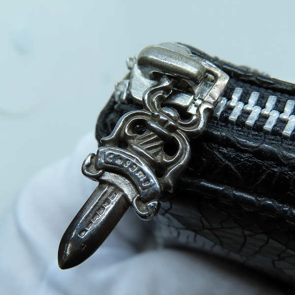 実際に弊社で買取させて頂いたCHROME HEARTS/クロムハーツ ゼロピラミッド スタッズ ガラスレザー ラウンドジップウォレット/長財布 の画像 8枚目