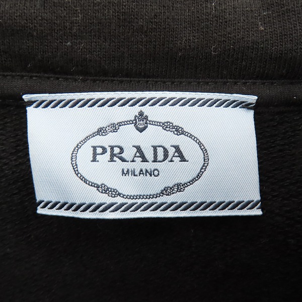 実際に弊社で買取させて頂いたPRADA/プラダ 21AW トライアングルクロップド ジップアップパーカー 138590 R212 11LN/Mの画像 2枚目