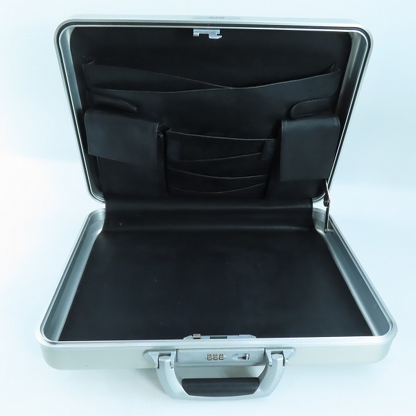 実際に弊社で買取させて頂いたZERO HALLIBURTON/ゼロハリバートン ダイヤルロック式 アタッシュケースの画像 4枚目