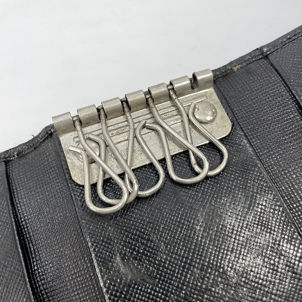 実際に弊社で買取させて頂いた【難有り】PRADA/プラダ 6連 キーケースの画像 6枚目