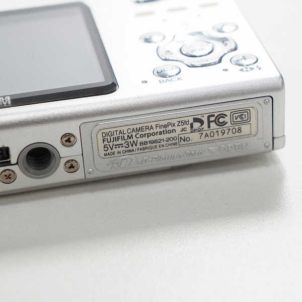 実際に弊社で買取させて頂いたFUJIFILM/富士フィルム FINEPIX Z5 fd コンパクトデジタルカメラの画像 7枚目