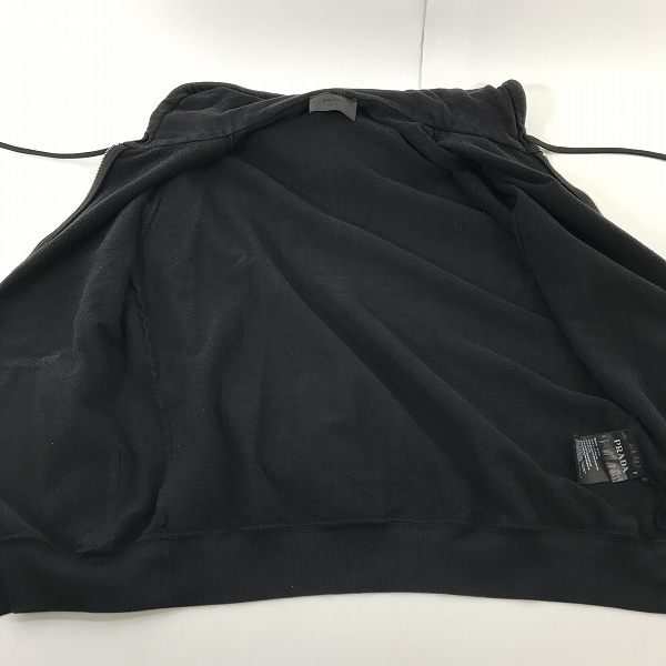 実際に弊社で買取させて頂いた【JPタグ】PRADA/プラダ 22SS 三角プレート ジップアップパーカー UJL13A/S の画像 6枚目