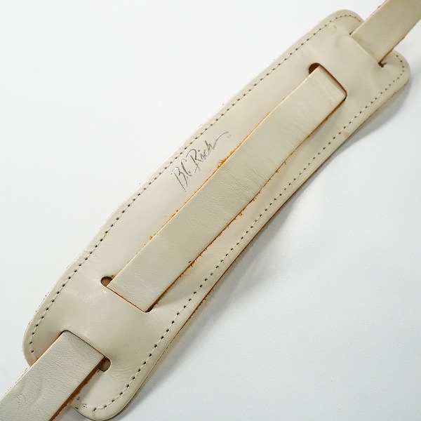 実際に弊社で買取させて頂いたB.C.Rich/BCリッチ レザー ギターストラップ ベースストラップ ホワイト